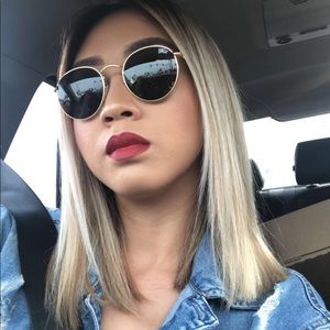 Meet your Posher, Emilia